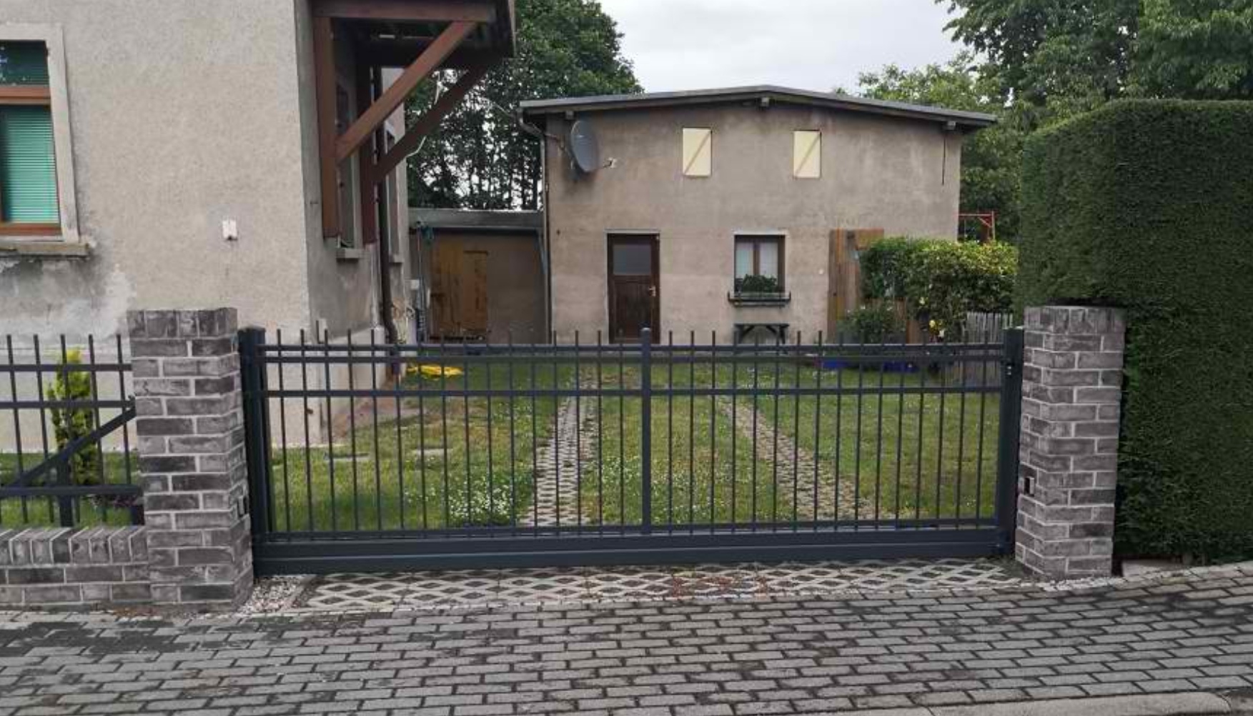 Schiebetore Beispiel von Zaunfuchs Hannover – Robust und zuverlässig